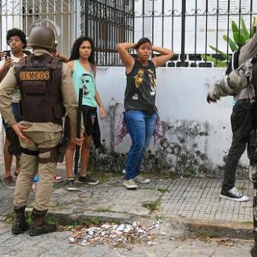 Gearresteerde jongeren in Salvador
