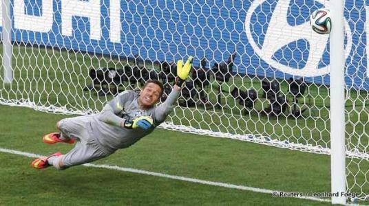 De laatste penalty knalt tegen de paal