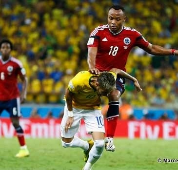 De knie van Zúñiga maakt een einde aan het WK voor Neymar