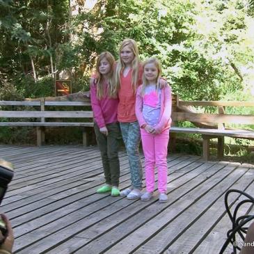 De prinsesje Amalia, Alexia en Ariane tijdens de fotosessie in Villa la Angostura