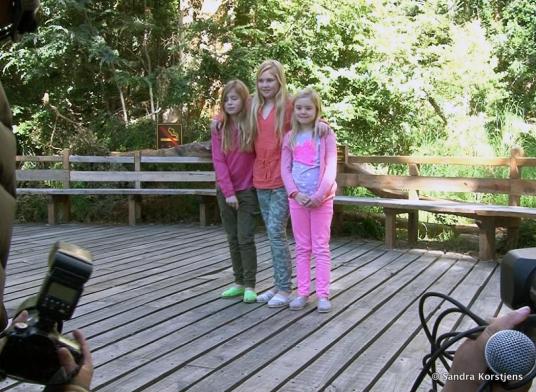 De prinsesje Amalia, Alexia en Ariane tijdens de fotosessie in Villa la Angostura
